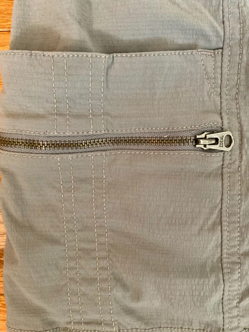 Athleta Gray Utility Cargo Skort Size 14 Hiking Travel Zip Pockets